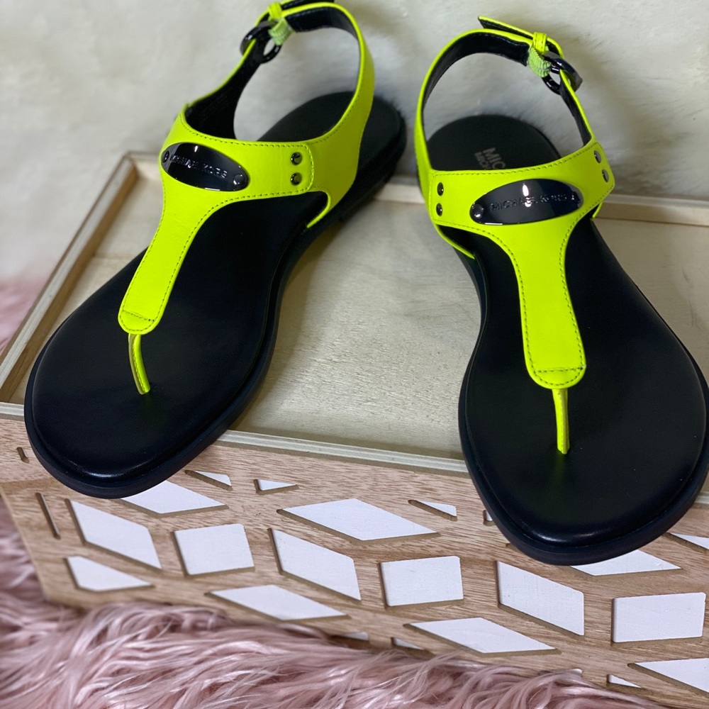 Brand new mk  plate thong sandal
